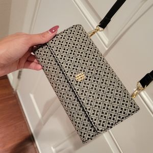 Tommy Hilfiger crossbody wallet